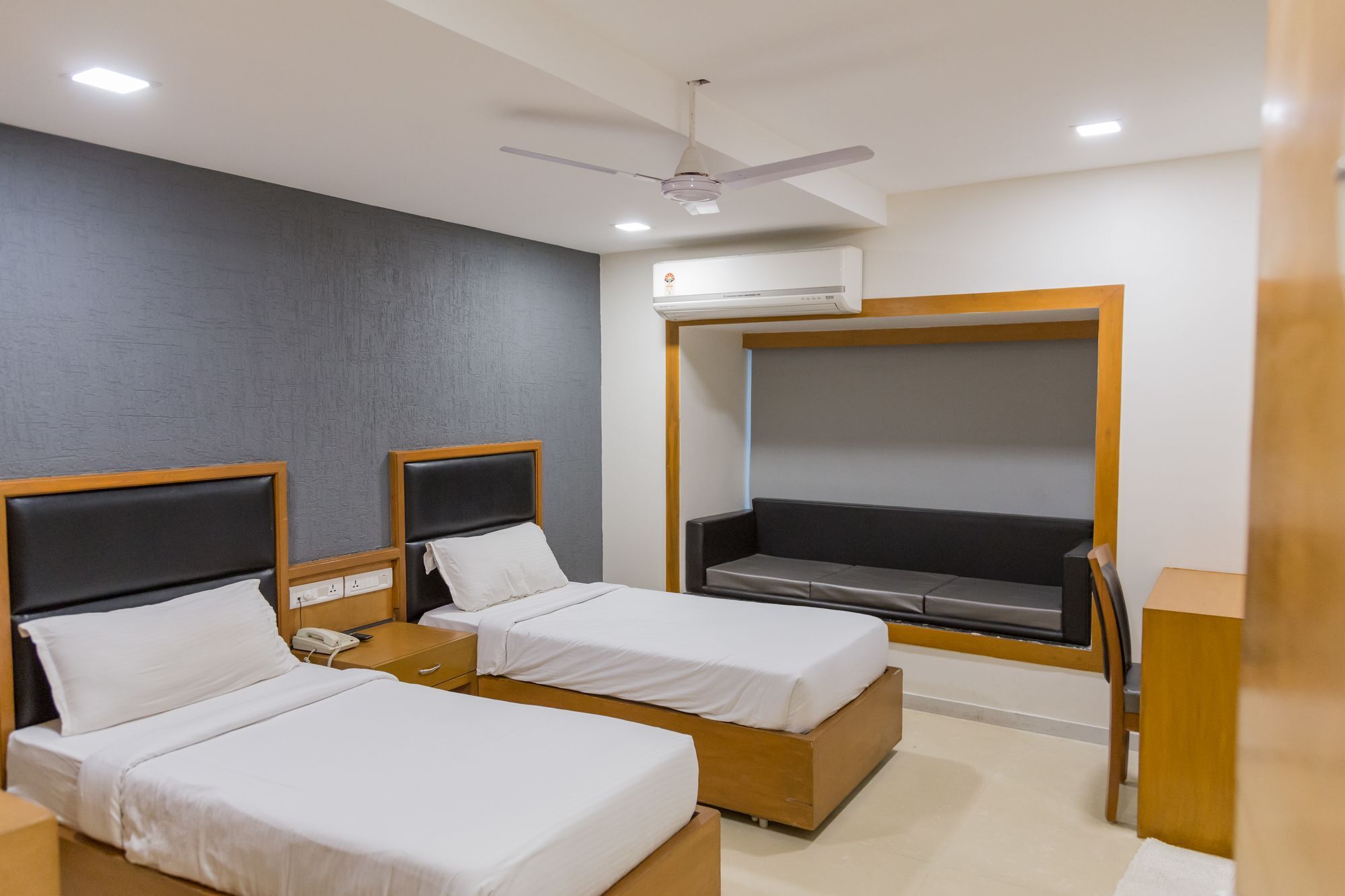 The Silver Leaf Hotel Ahmedabad Exterior photo